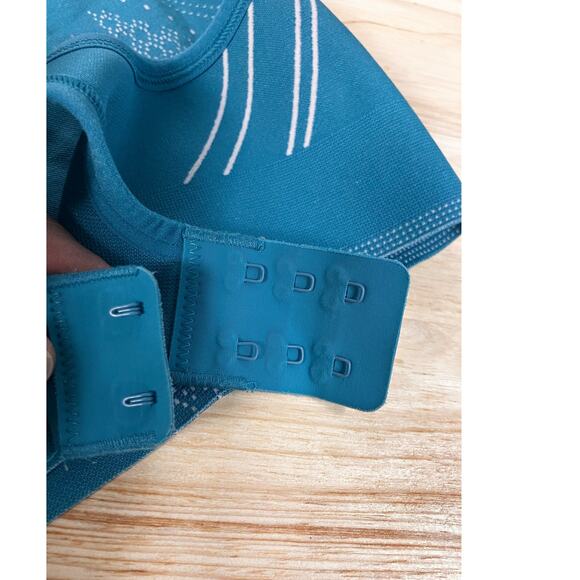 All in Motion Sports Bra, Unlined, Unpadded, Blue, Hook Loop, Adjustable, Medium - Picture 3 of 4